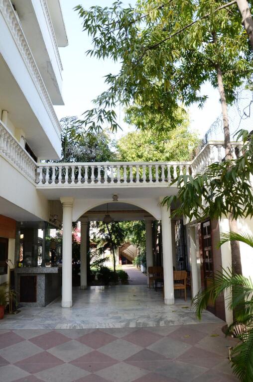 Hotel Meghniwas by null