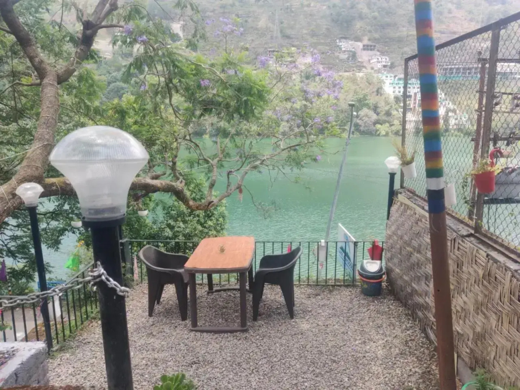 The Lake Retreat