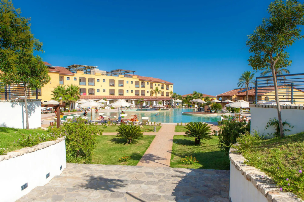 Beach & Waterfront