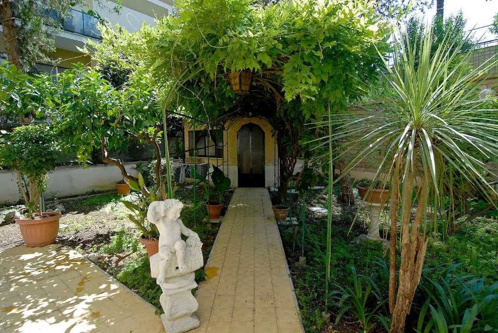 Standard Double room with garden view (full double bed)