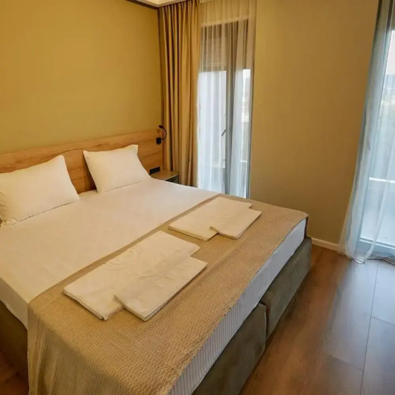 Standard room with land view