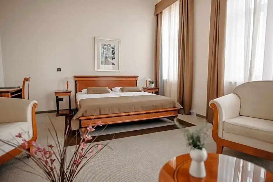 Luxury Double room with balcony (full double bed)