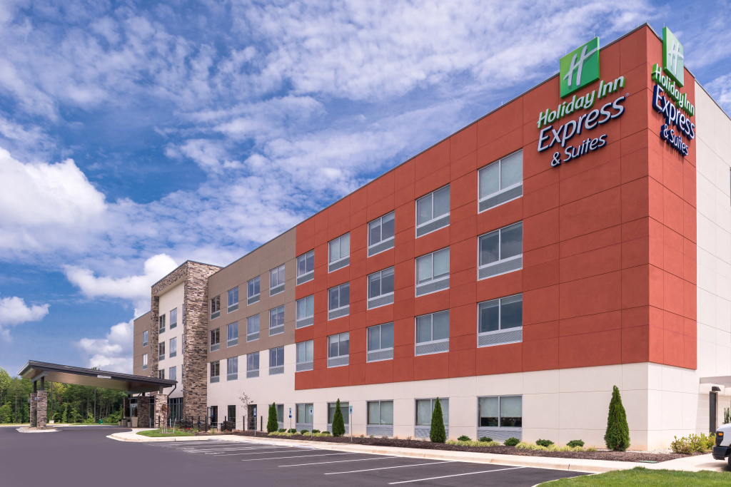 Holiday Inn Express & Suites Farmville by IHG