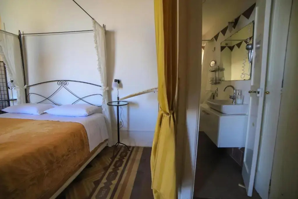 Standard Double room with balcony and with sea view (full double bed)