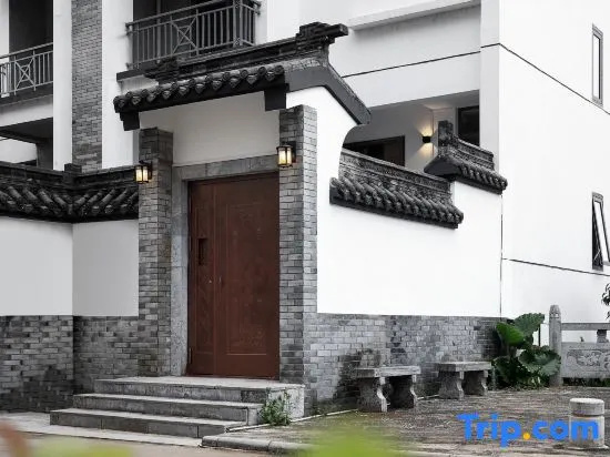 Yangshuo Water Riverview Villa (Yangshuo Impression Liu Sanjie Scenic Area) in Guilin