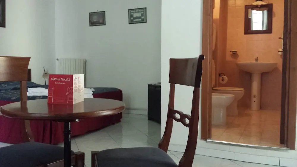 Standard Triple room with city view