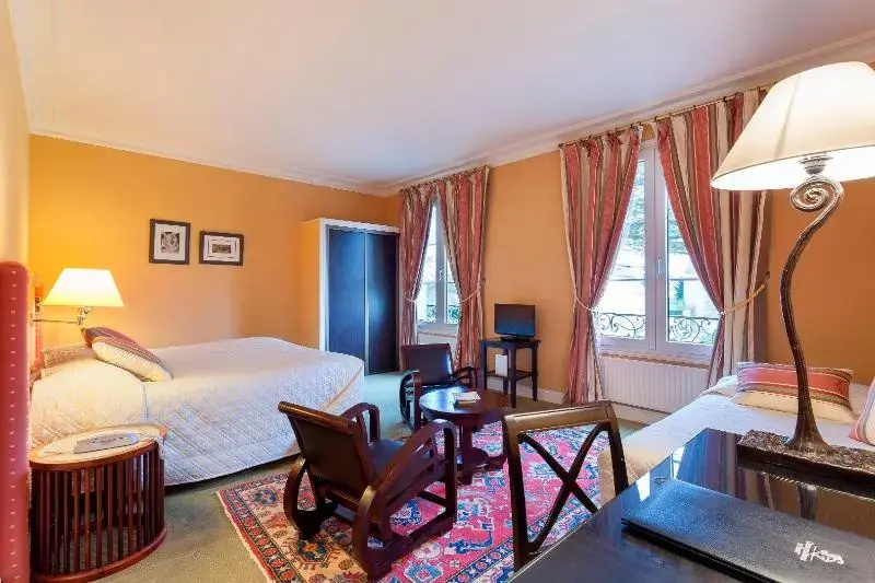 Grand Hotel "Château de Sully" - Piscine et Spa - Chambres