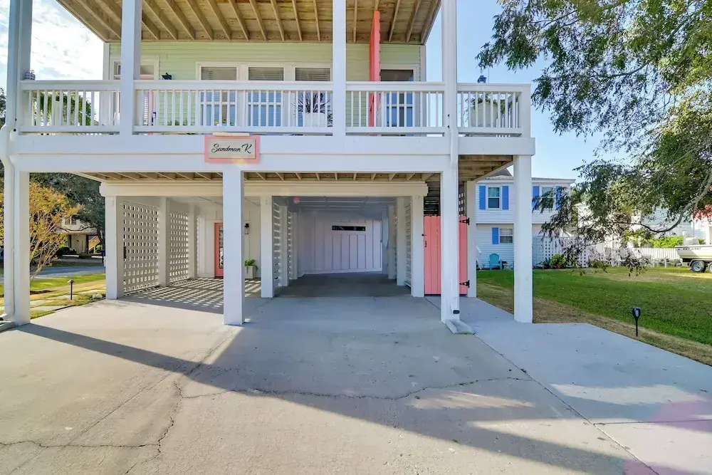 Walk to Beach: Carolina Beach Home w/ Rooftop Deck