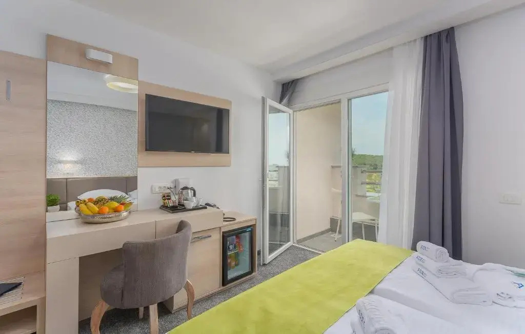 Standard Double room with balcony and with sea view (full double bed)