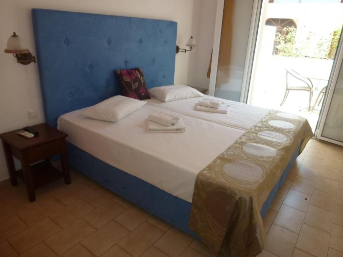 2 Bedrooms Studio