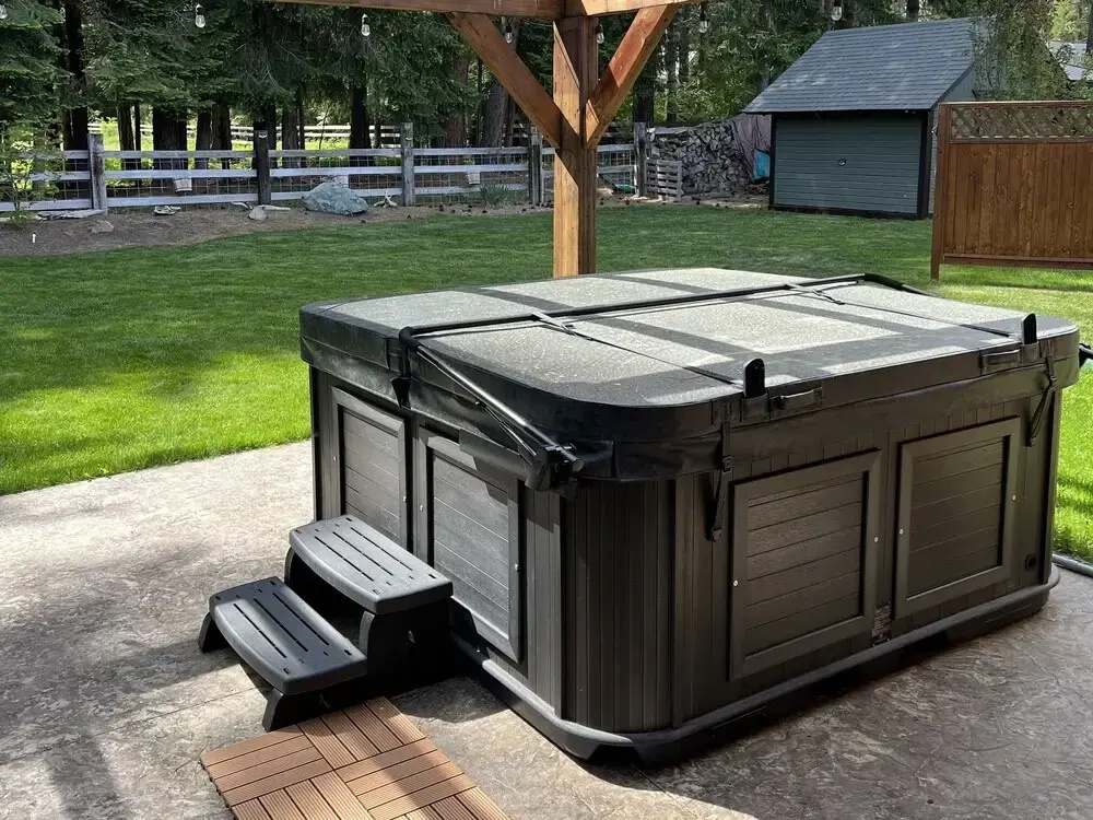 Mountain Retreat With Hot Tub, Game Room And Yard 3 Bedroom Home