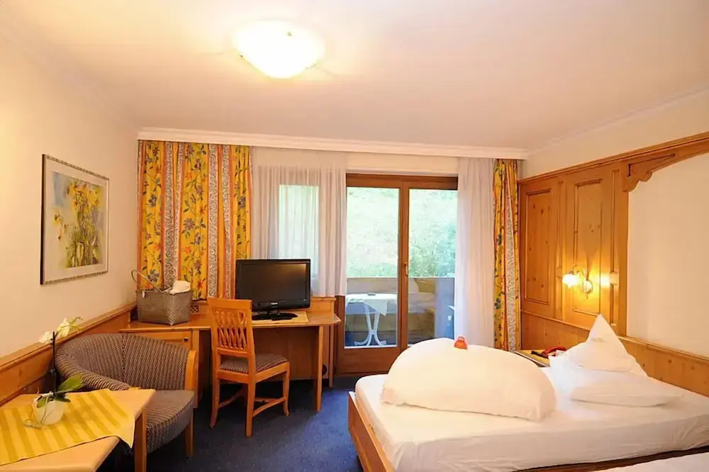Standard Double room with balcony (full double bed)