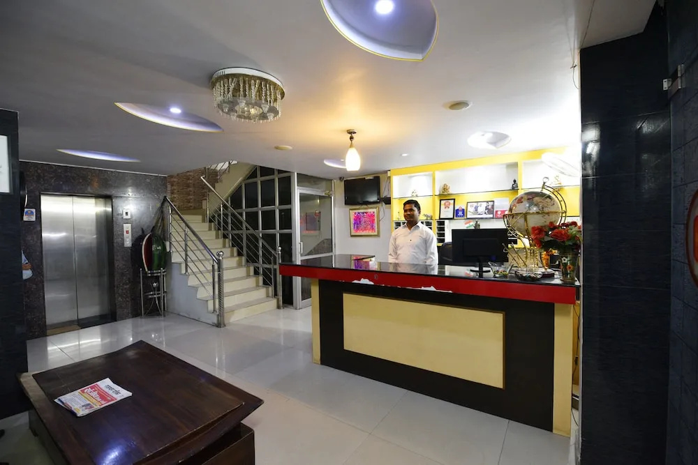 OYO 3311 Hotel Apple 9