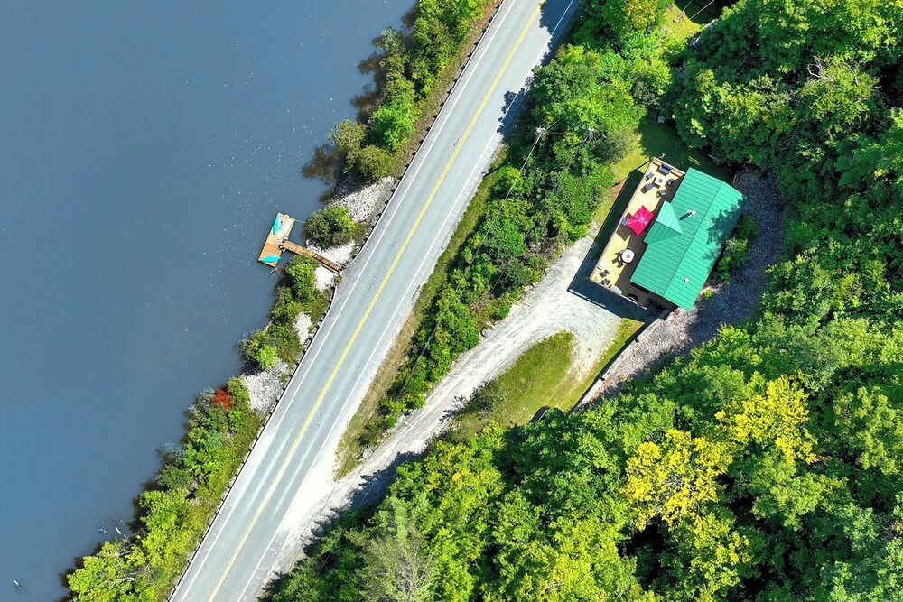 All-season Lake House Between Okemo & Killington!