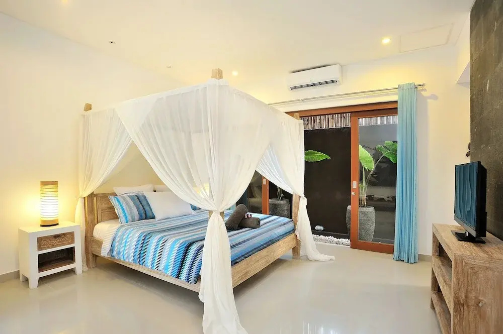 4 Bedrooms Family Villa