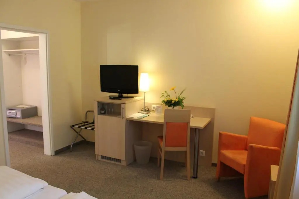 Standard Double room (full double bed)