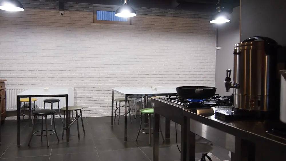 Кровать в общем номере (женский номер) в Opaliha Loft rooms