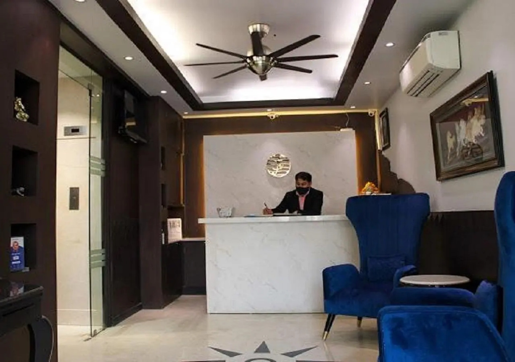 Lobby & Reception