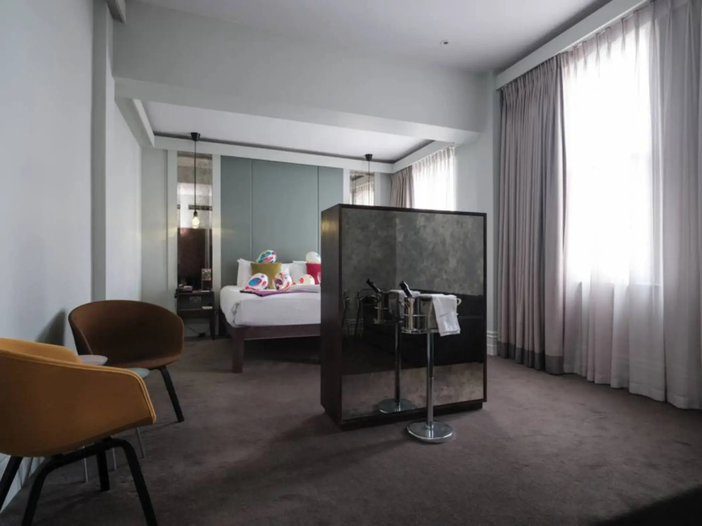 Lobby & Reception