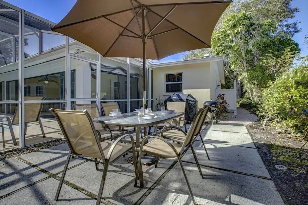Toes in the Water - Pool Home on Siesta Key