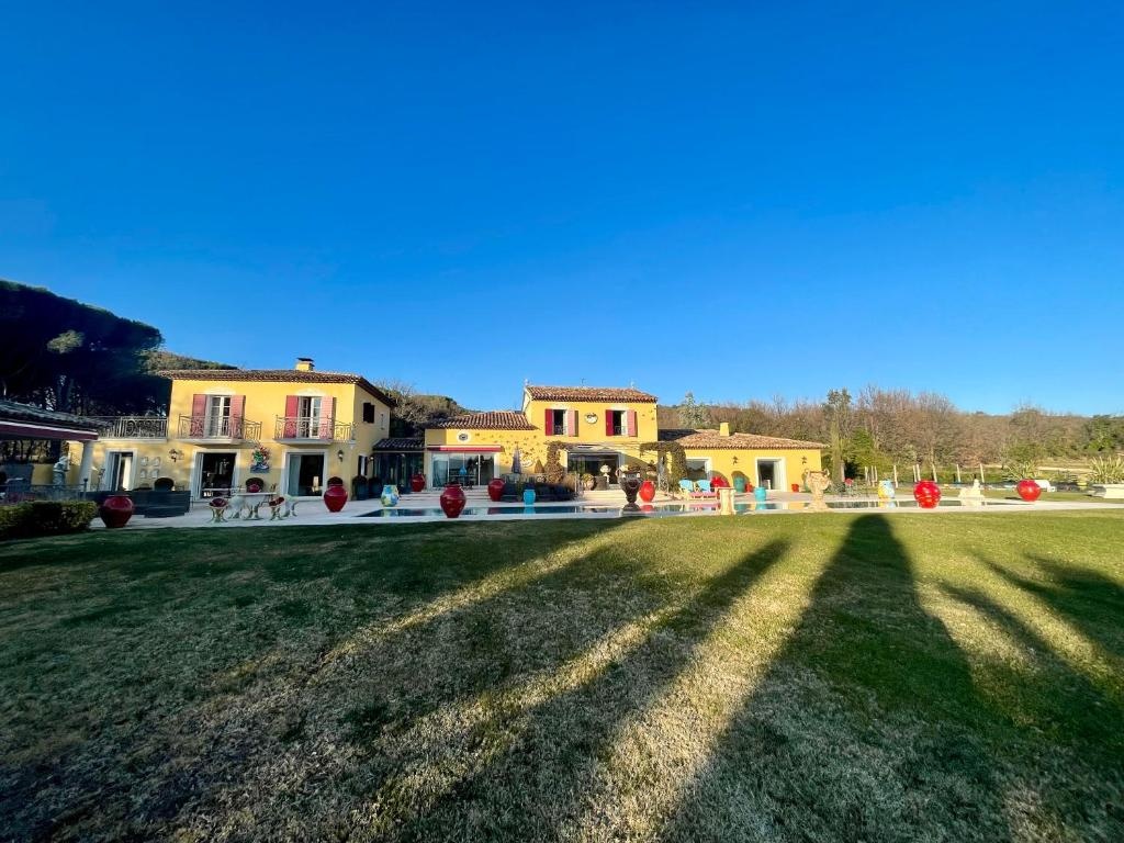 Luxueuse Villa Florentina - 550m2, 6 Chambres, Piscine - Grimaud