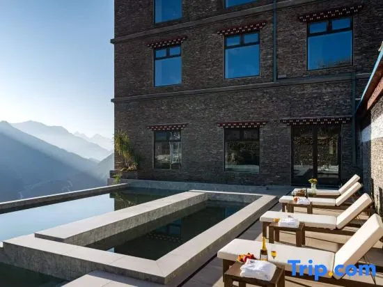 Arro Khampa Rongdrak Resort in Danba