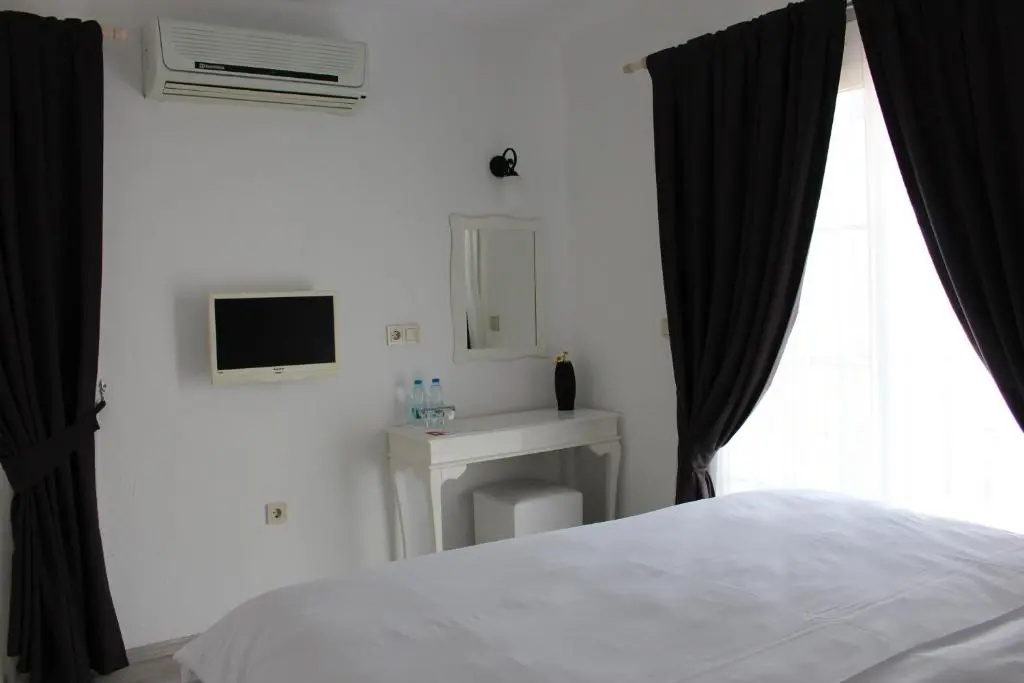 Standard Double room with balcony (full double bed)