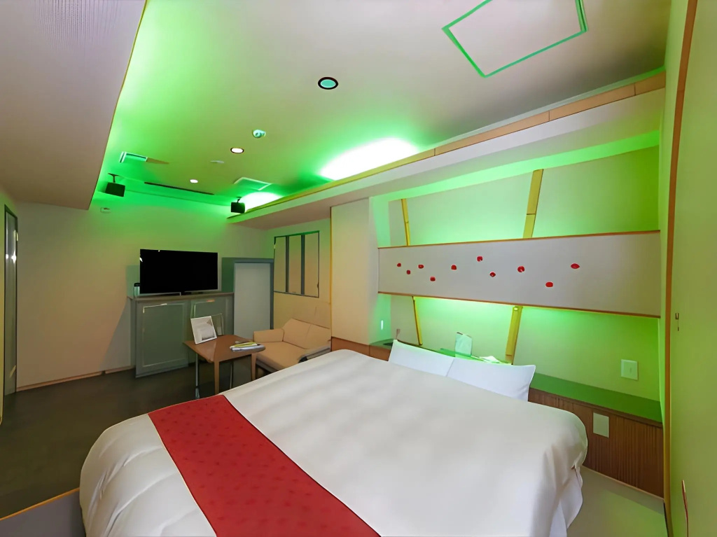 Hotel To — 4