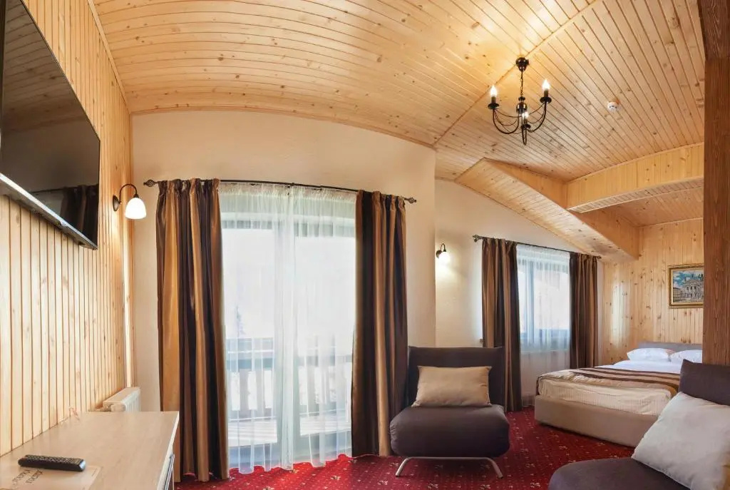 Deluxe Double room (full double bed)