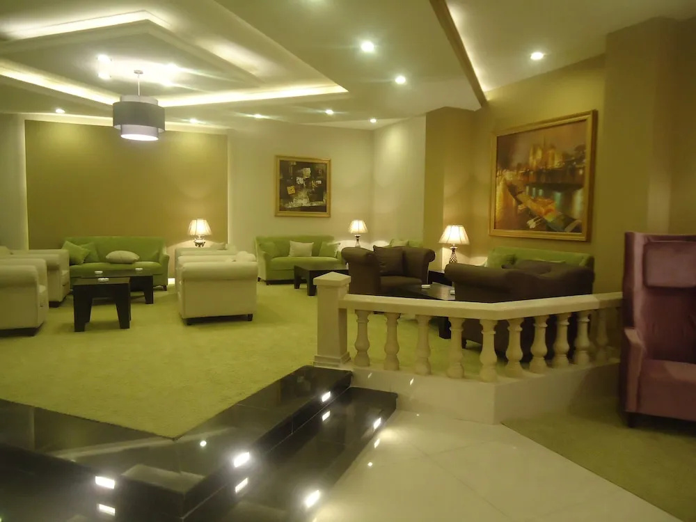 Lobby & Reception