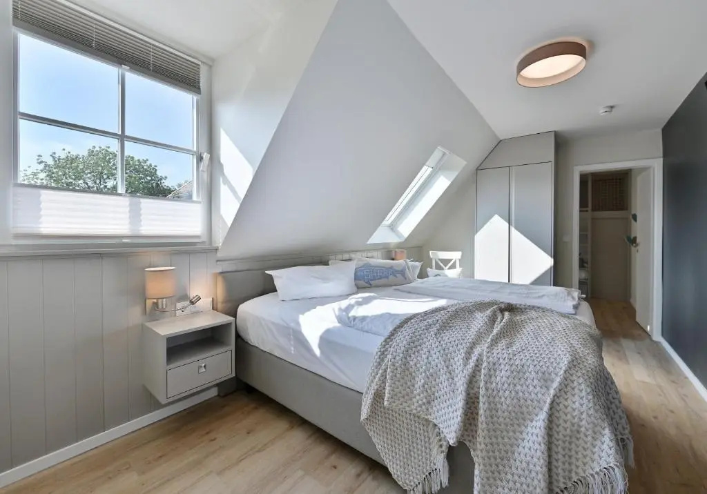 3 Bedrooms Apartment