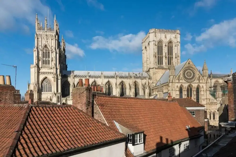 Superb Loft Apartment Steps Away From the Minster