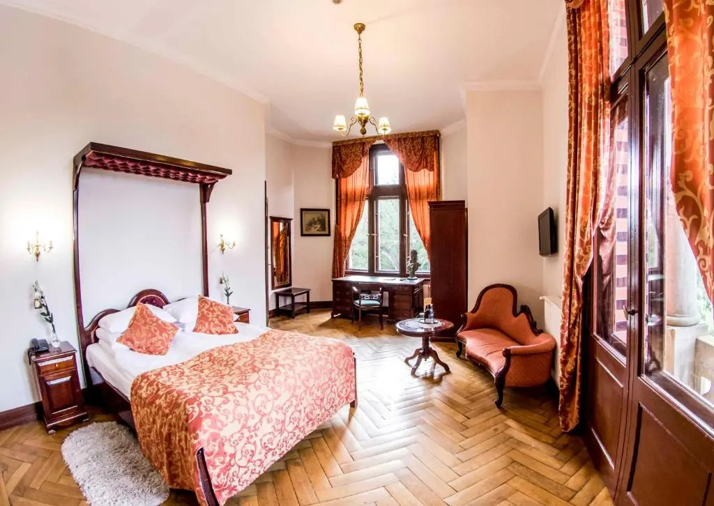 Standard Double room (full double bed)