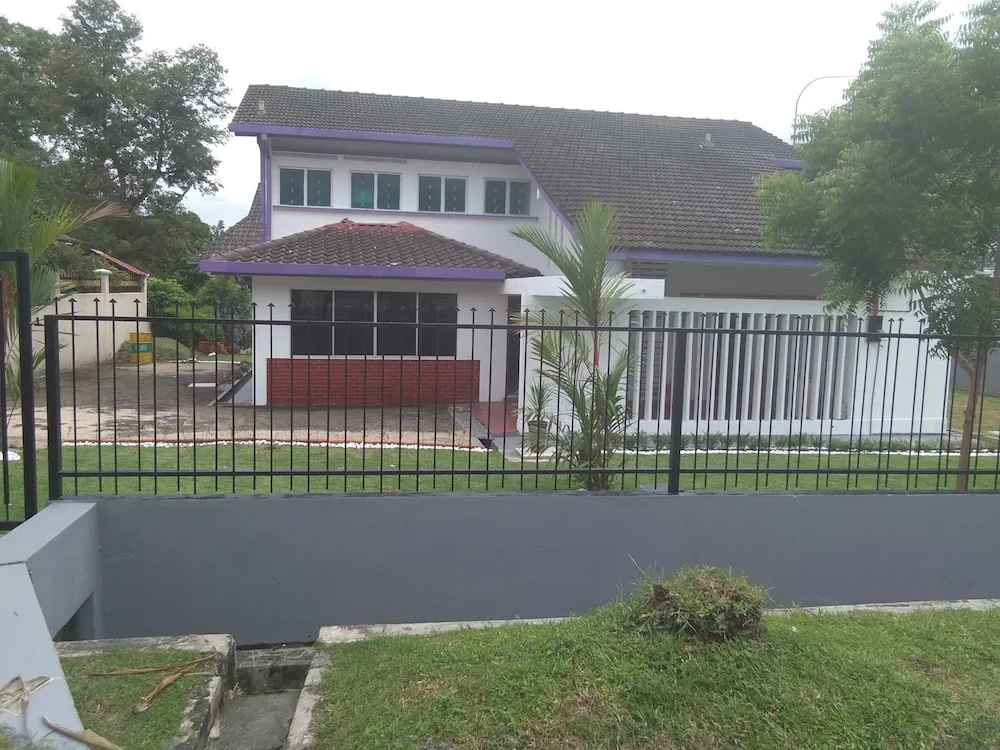 Purpleberry Inn