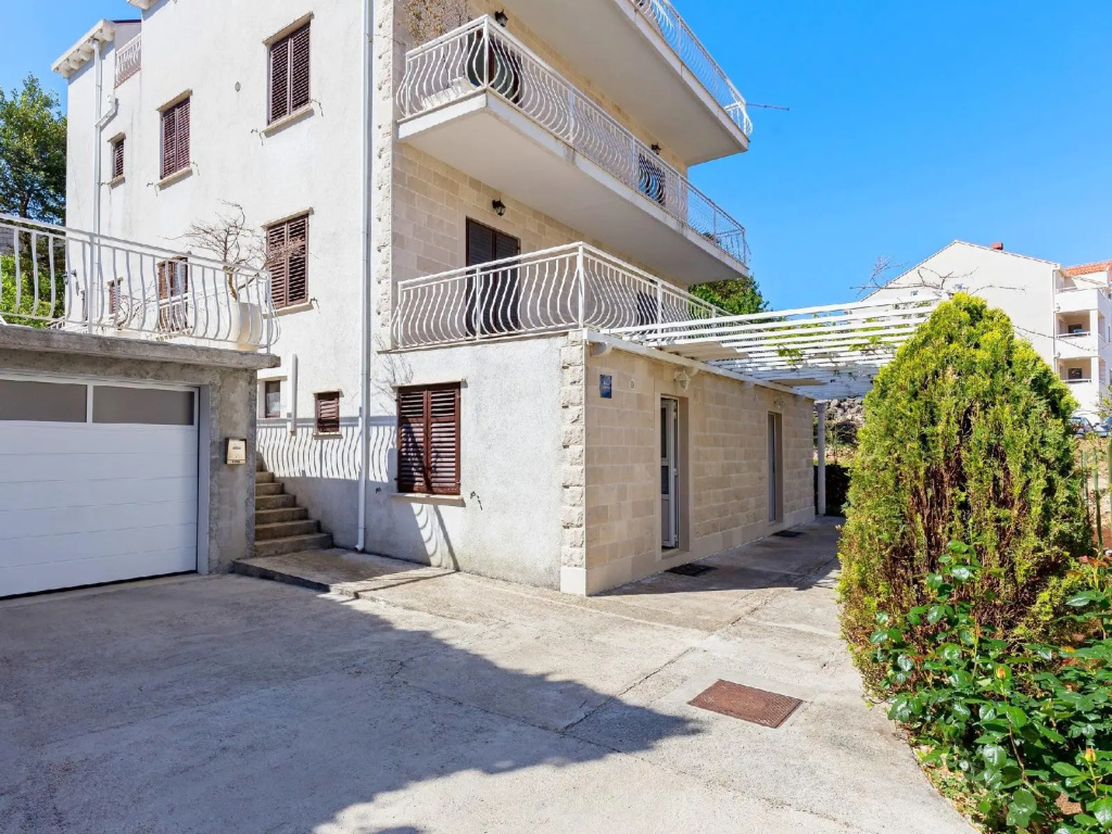 Apartments Niksa