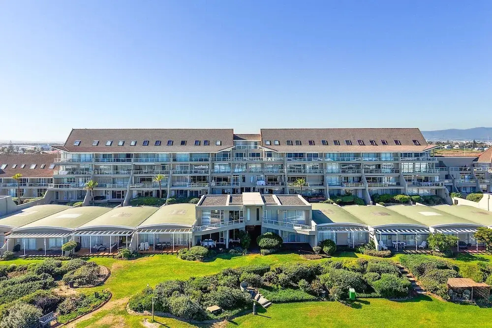 Dolphin Beach H106
