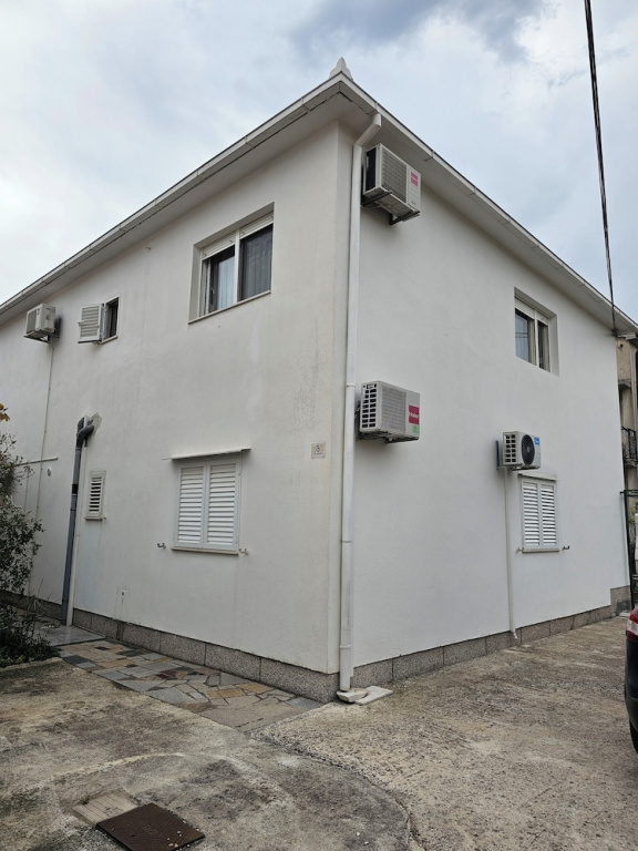 Oleander, Three-bedroom Apt in Trogir
