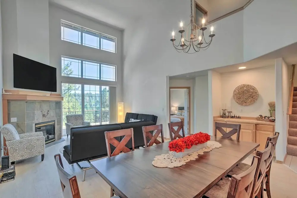 Bright Klamath Falls Townhome w/ Resort Perks - фото 5