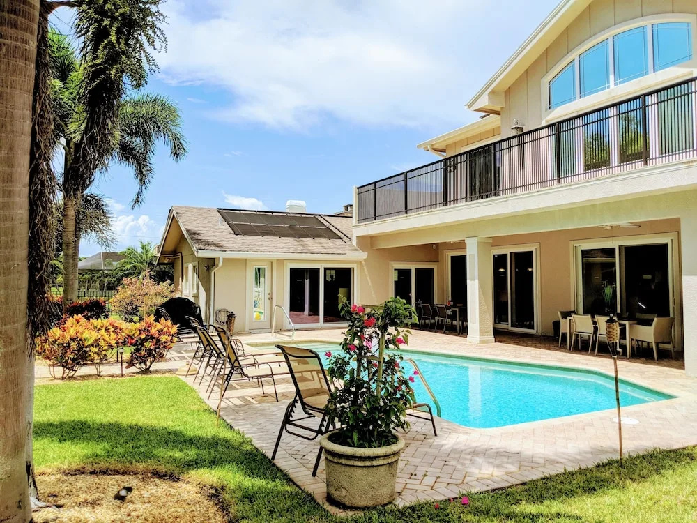 Palm River Estate - Five Bedroom Home