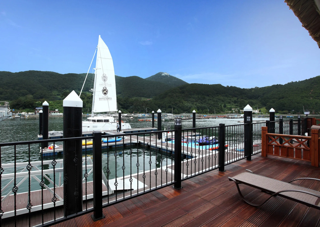Balcony & Terrace