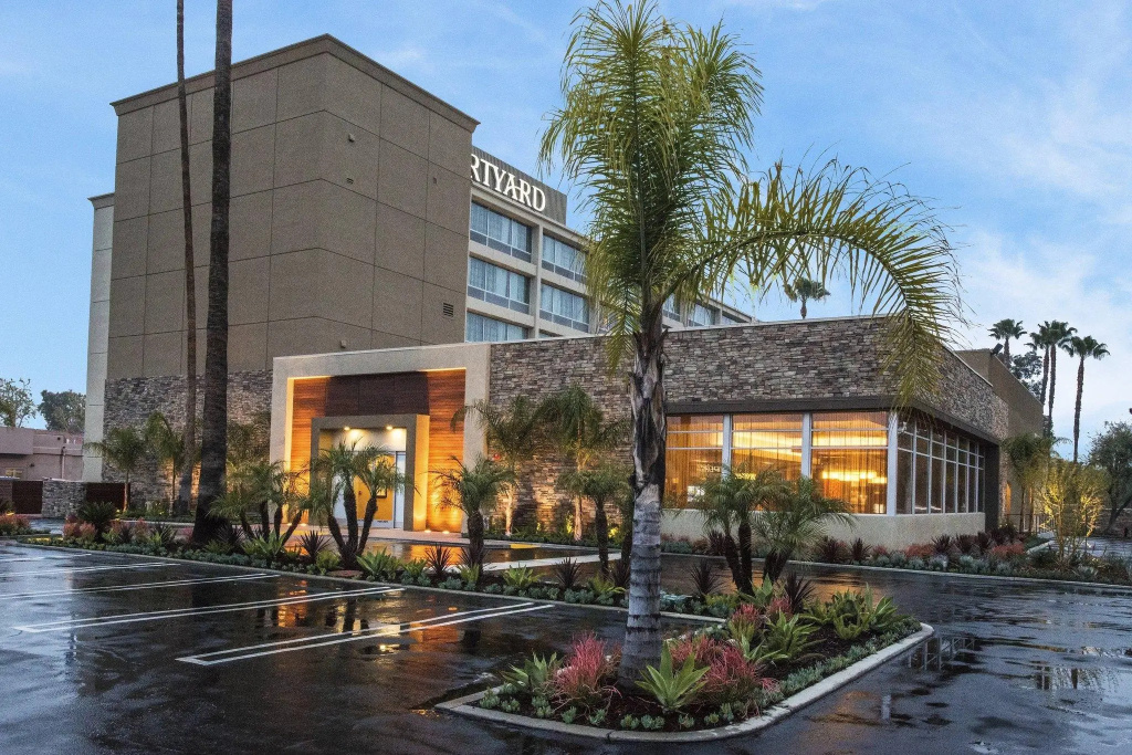 Courtyard by Marriott Los Angeles Woodland Hills — фото