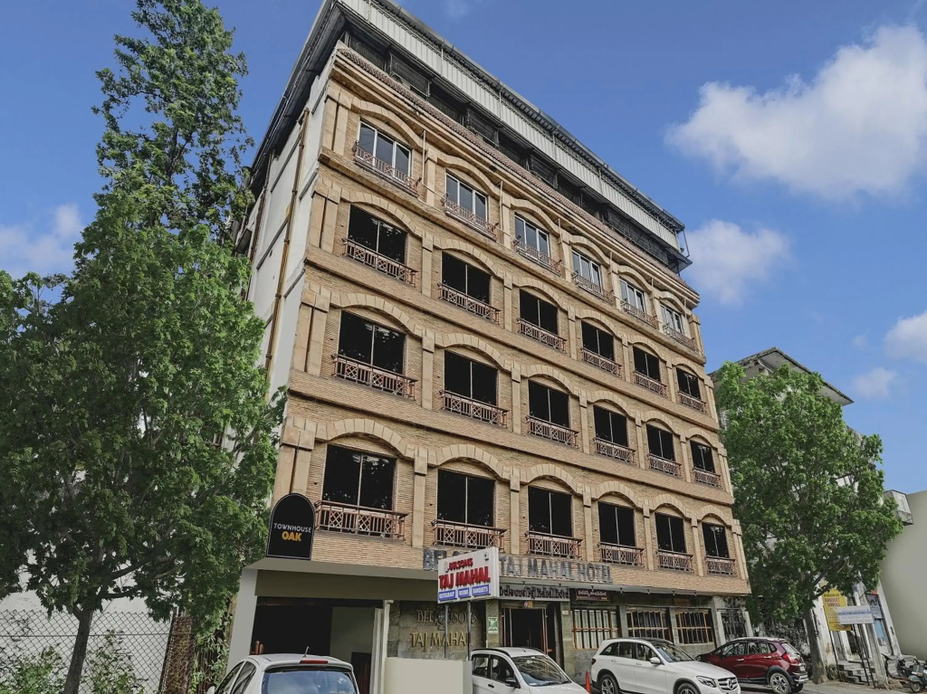 Super OYO Townhouse OAK Hotel Belsons Taj Mahal