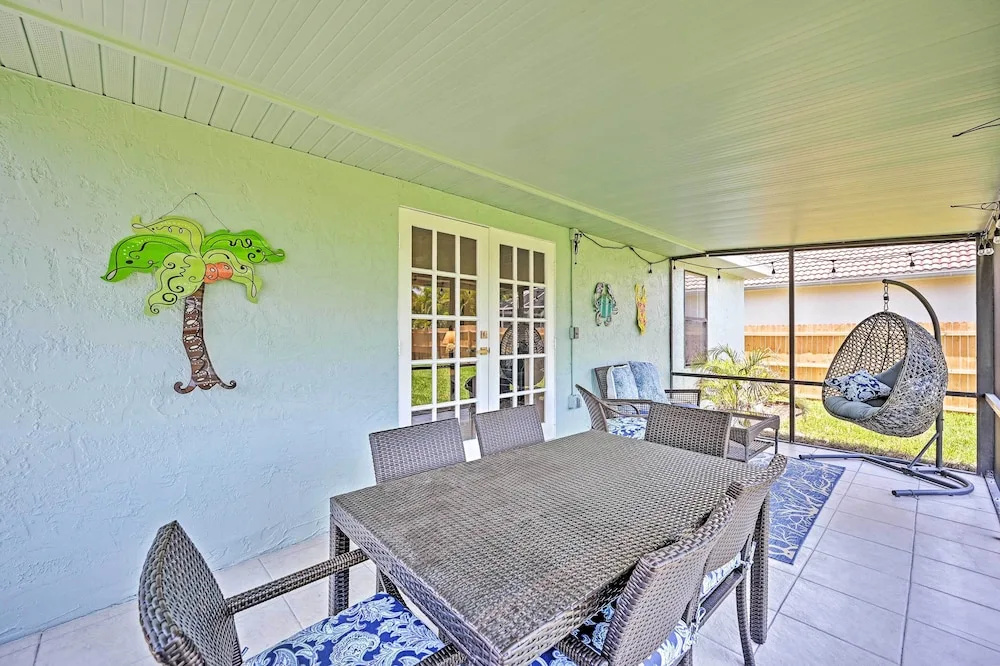 Retreat w/ Heated Pool Near Vanderbilt Beach!