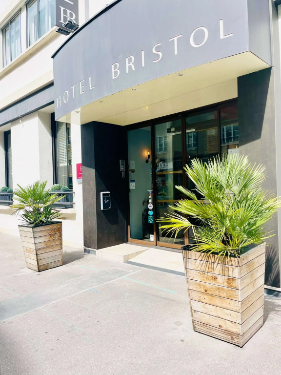 Hotel Bristol — фото