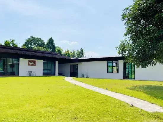 Spacious Private Villa Modern Style Near Beach