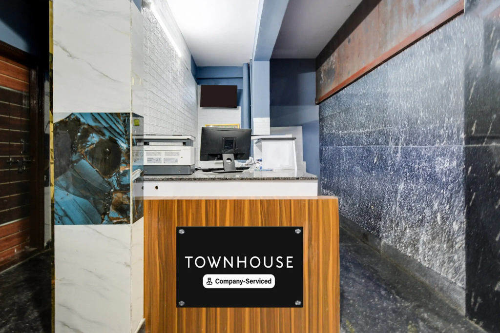 Super Townhouse Hitech City Near Yashoda Hospital