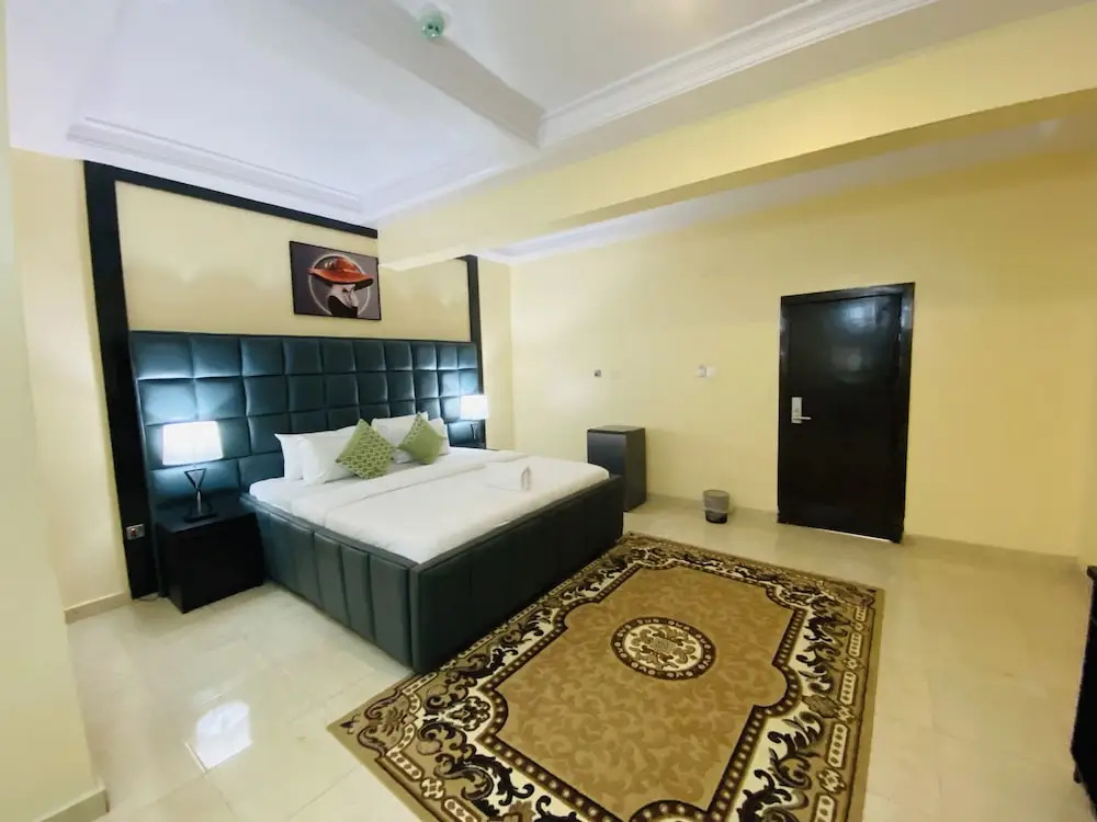 Business Double room (full double bed)