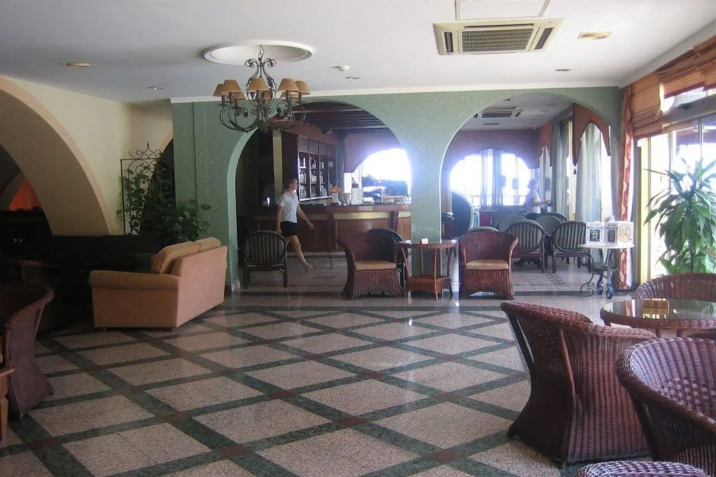 Golden Arches Hotel - Général