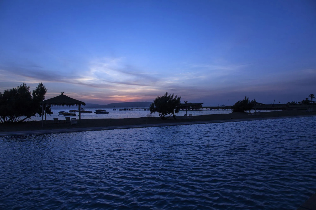 Beach & Waterfront