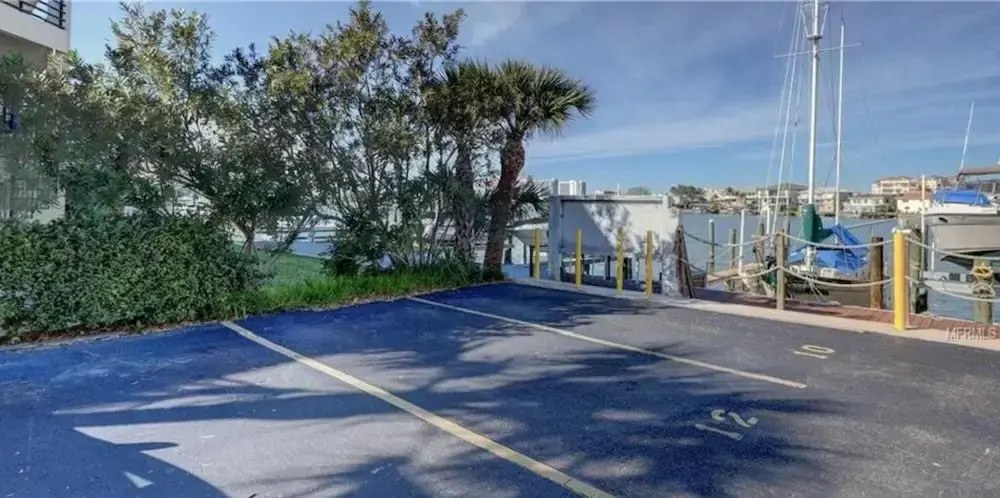 2 Bedroom Waterfront Pool Side!
